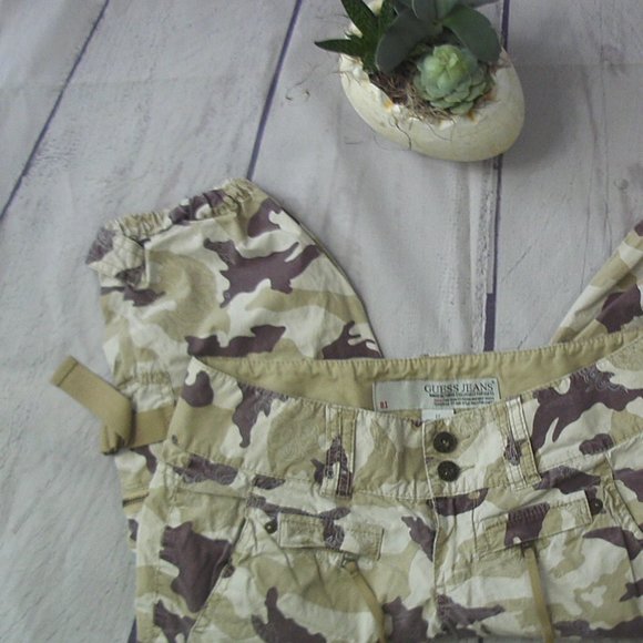 Guess  Ladies size 27 cropped pants/calf-length - Picture 8 of 8